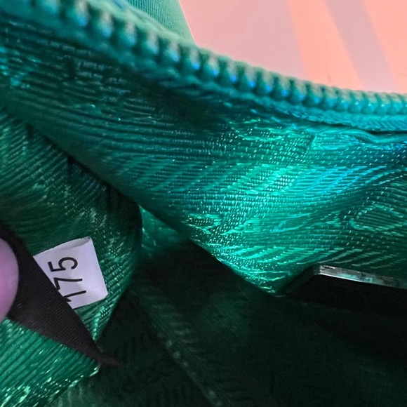 Prada Mini Re-edition 2000 - Picture 6 of 7